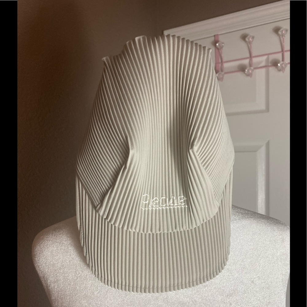 Issey Miyake pleats please cream hat - Picture 3 of 7